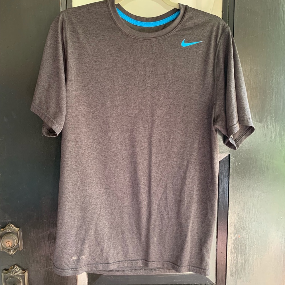 Men’s Nike grey dri-fit shirt, small
